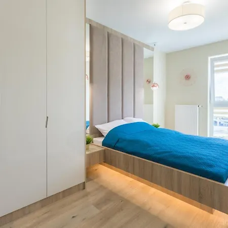 Hollyłódź Netflix * Łódź